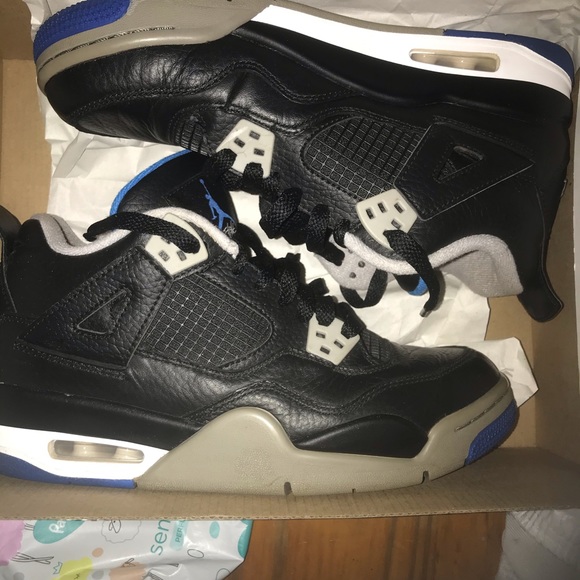 Jordan’s 4 s - Picture 1 of 2